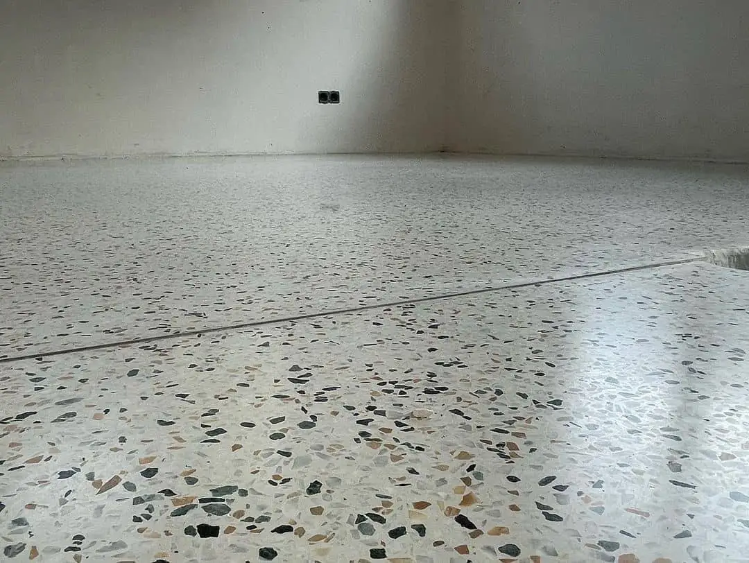 Chi tiết bề mặt terrazzo sau mài và đánh bóng